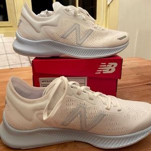 Women’s New Balance Dynasoft Pesu Running Shoes, NEW with BOX, size 7.5